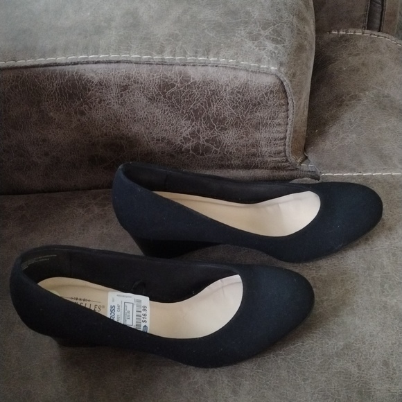 Seychelles Shoes - Seychelles 2.5" black wedges
